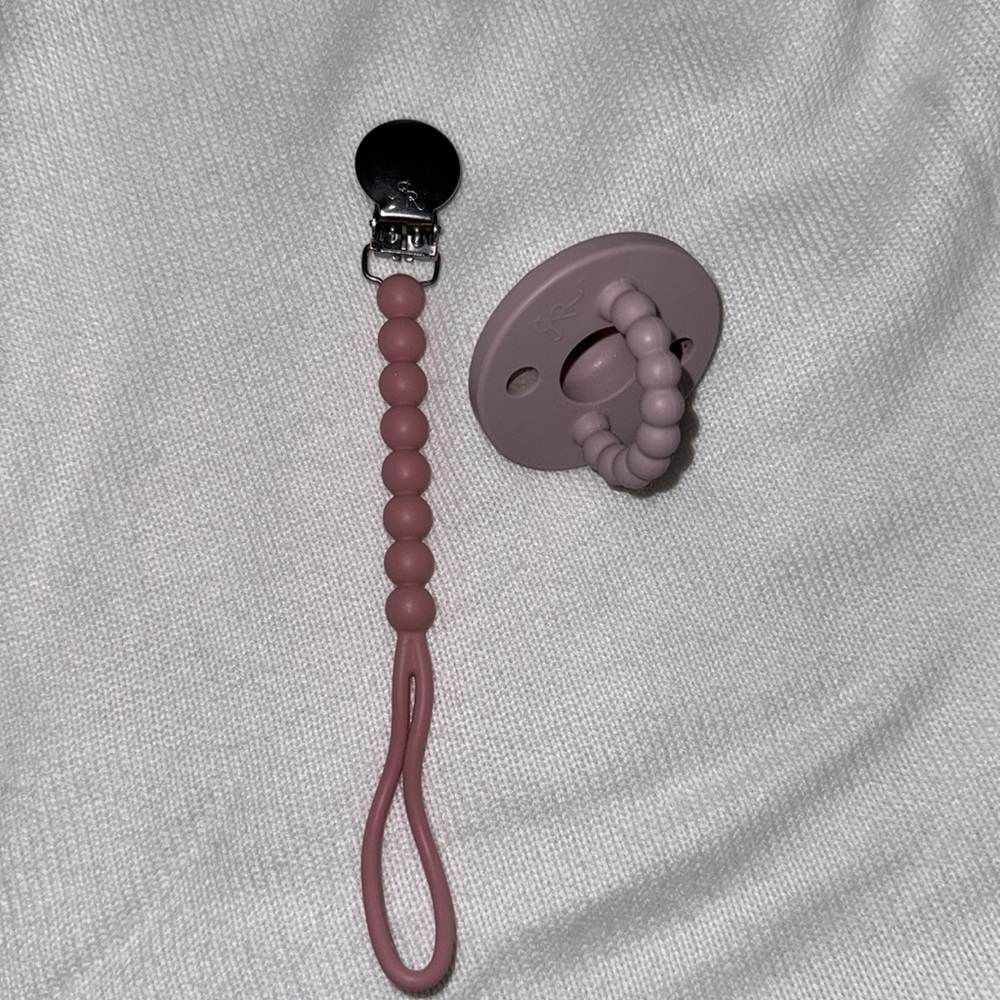 Ryan & Rose  Cutie Clip & Cutie PAT Round Pacifier Set